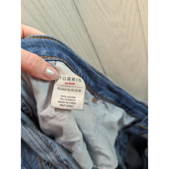 Torrid Denim We Swear By The Fit Size 26R Boyfriend Jeans Distressed Stretch - Picture 5 of 8